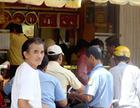 5 ngân hàng cùng SJC bán vàng bình ổn ảnh 1