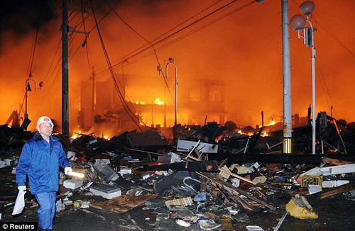 Thảm họa kép giết hàng nghìn người tại Nhật (Clip) ảnh 1