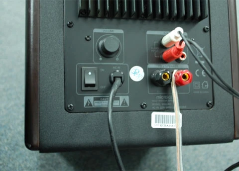 Kết nối phía sau loa chính. Ảnh: Hùng Anh. Kết nối phía sau loa chính. Ảnh: Hùng Anh.