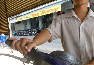 Tay sáu ngón không được lái xe ảnh 1