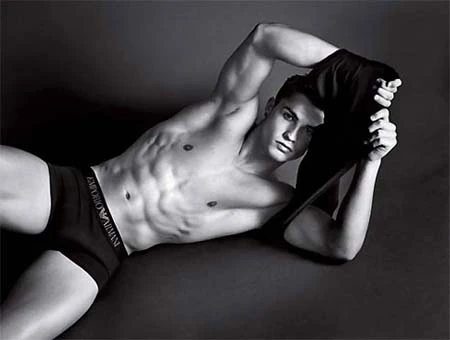 Cristiano Ronaldo quảng cáo đồ lót ảnh 5