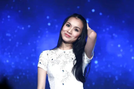 Hoa hậu Thùy Lâm “bế bụng” lên sân khấu ảnh 1