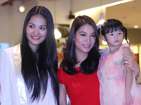 Chồng Hương Giang lần đầu lộ diện ảnh 4