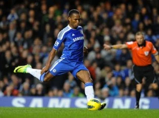 Tiền đạo xuất sắc nhất thế kỷ 21: Drogba dẫn đầu, Messi xếp trên C. Ronaldo ảnh 1