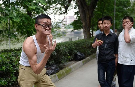 Người đàn ông "làm xấu" giỏi nhất thế giới ảnh 3