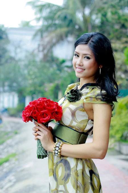 Nguyễn Thị Loan rực rỡ trong nắng ảnh 11