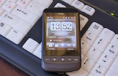 Touch2 của HTC nằm ở phân khúc tầm trung. Ảnh: Mobile-review.