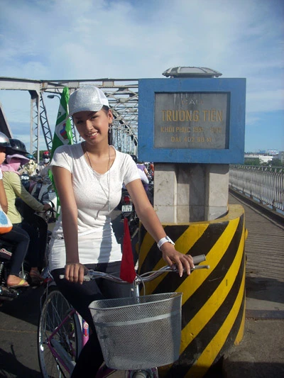 Mai Phương Thuý “quay đều” trên đất Huế ảnh 5