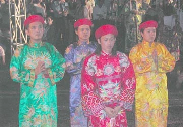 Còn mãi Nụ cười mới yêu nghề, nhân ái ảnh 1