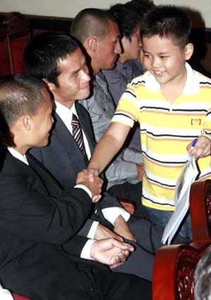 Thành Lương hạnh phúc trong tối nhận Quả bóng Vàng ảnh 3