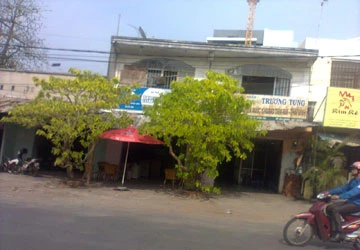 Triệu tập chủ quán ép cô gái xăm hình quái vật ảnh 1