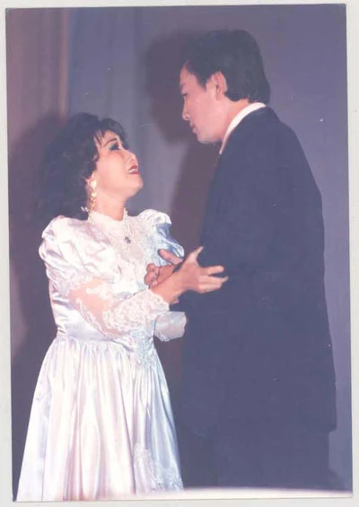 Những nghệ sĩ không "sao": Bỏ chồng, không bỏ nghề ảnh 2 Những nghệ sĩ không "sao": Bỏ chồng, không bỏ nghề ảnh 2