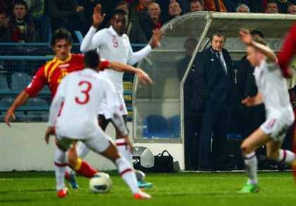 Hodgson: Ngôi đầu bảng vẫn ở trong tay tuyển Anh ảnh 1