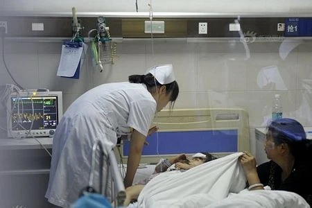 Trung Quốc: Em bé thoát chết thần kỳ khi rơi từ tầng 18 ảnh 1