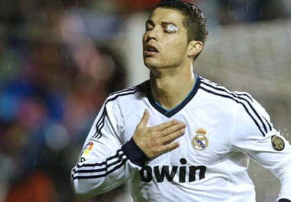 Kẻ chơi xấu C.Ronaldo chỉ xem hành động thúc cùi chỏ là…tai nạn ảnh 1