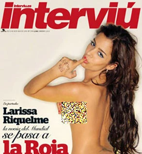 Siêu mẫu Riquelme khỏa thân mừng tân vương World Cup ảnh 1