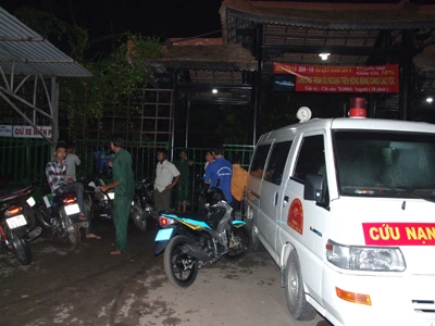 Tin mới nhận: Tàu du lịch Dìn Ký chìm trên sông Sài Gòn, còn 15 người mất tích ảnh 13