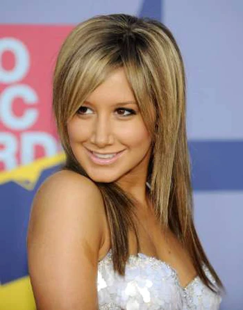 Ngôi sao 8x Ashley Tisdale xuất hiện trong buổi lễ trao giải MTV Video Music Awards 2008 ở Los Angeles (Mỹ) - Ảnh: Reuters