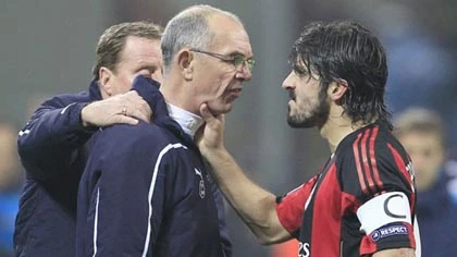 Những vụ “tẩn nhau” nổi tiếng giữa cầu thủ với HLV ảnh 1