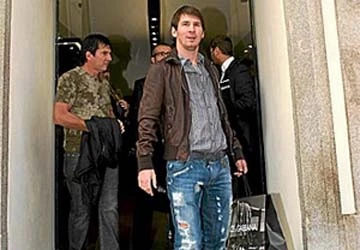Messi bất ngờ đến Milan và ăn trưa với Galliani ảnh 1