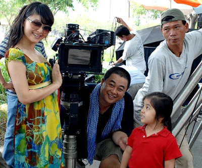 Lan Phương gợi cảm trên phim trường ảnh 7