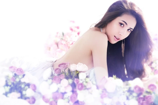 Vẻ cuốn hút khó cưỡng của Thủy Tiên ảnh 4