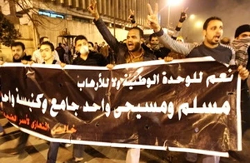 Xe tăng đang bao vây một quảng trường ở Cairo ảnh 1