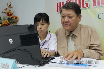 Trực tuyến "Hướng dẫn chọn ngành, nghề và cách làm hồ sơ dự thi" ảnh 2