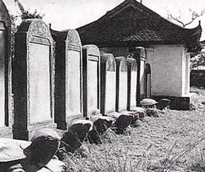 Bia Tiến sĩ nói cho người thời nay những gì? ảnh 1