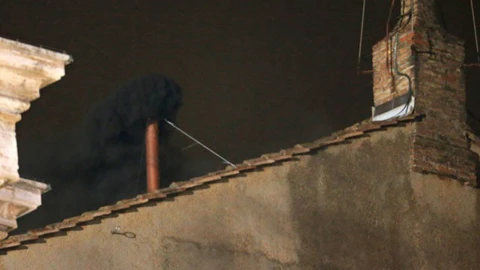 Khói đen ở Vatican - chưa có Giáo hoàng ảnh 1