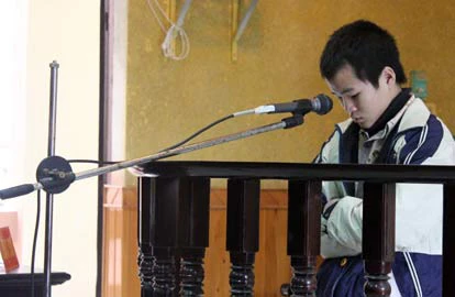 Diễn biến mới vụ “con bị hiếp, mẹ bị đánh” ảnh 1