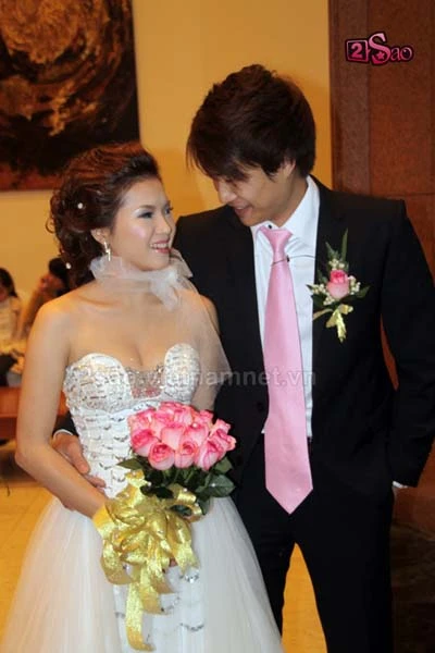 "Lý Công Uẩn" bất ngờ cưới vợ ảnh 1