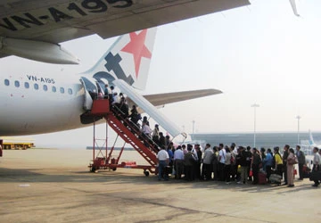 Hàng không tư trước bầu trời mở cửa ảnh 2