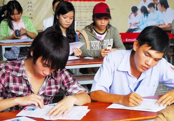 Tuyển sinh ĐH, CĐ 2011: Chọn trường theo tỉ lệ “chọi”, dễ “hố hàng” ảnh 1