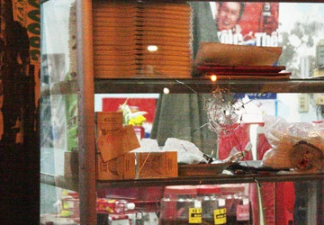 Nợ cá độ, “chơi”... hàng nóng! ảnh 2