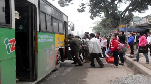 Hoảng sợ những pha gạ tình, "quấy rối" trên xe buýt ảnh 1