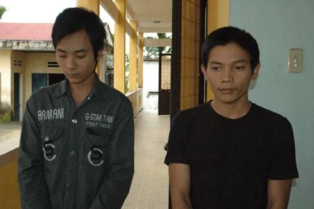 Dùng mã tấu điên loạn chém người ảnh 1 Dùng mã tấu điên loạn chém người ảnh 1