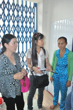 Vụ cô bé bị quăng vào đống rơm đang cháy: Cơ quan điều tra vào cuộc ảnh 1