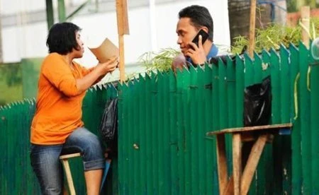 Xem bán hàng qua bờ rào ở Indonesia ảnh 1