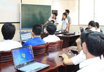 Sinh viên “chê” chương trình tiên tiến ảnh 1