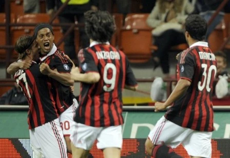 Dinho tỏa sáng, Milan chắc suất dự Champions League ảnh 3
