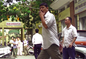 Lệnh cấm hút thuốc nơi công cộng bị lãng quên ảnh 1