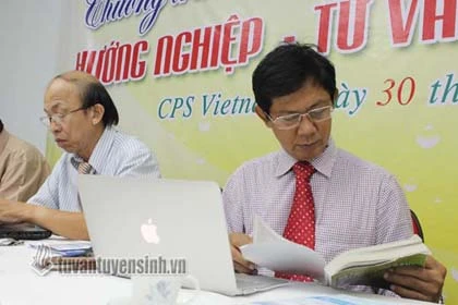 Trực tuyến "Hướng dẫn chọn ngành, nghề và cách làm hồ sơ dự thi" ảnh 4