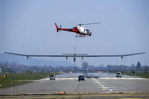 Máy bay bay bằng năng lượng mặt trời ảnh 3 Máy bay bay bằng năng lượng mặt trời ảnh 3