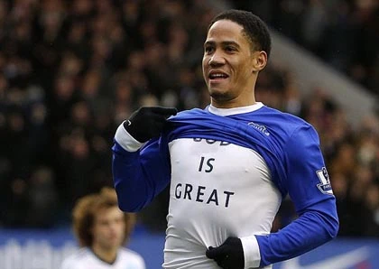 Cầu thủ ngày càng thích cởi áo bất chấp án phạt ảnh 7