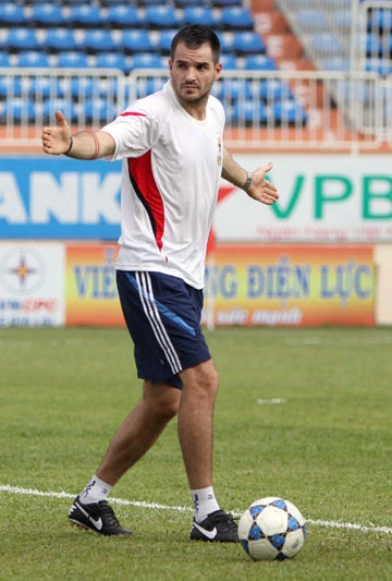 Tân HLV Simon McMenemy: “Ngày mai phải tốt hơn hôm nay...” ảnh 1