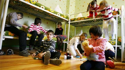 Mỹ lên án Nga cấm dân Mỹ nhận con nuôi Nga ảnh 1