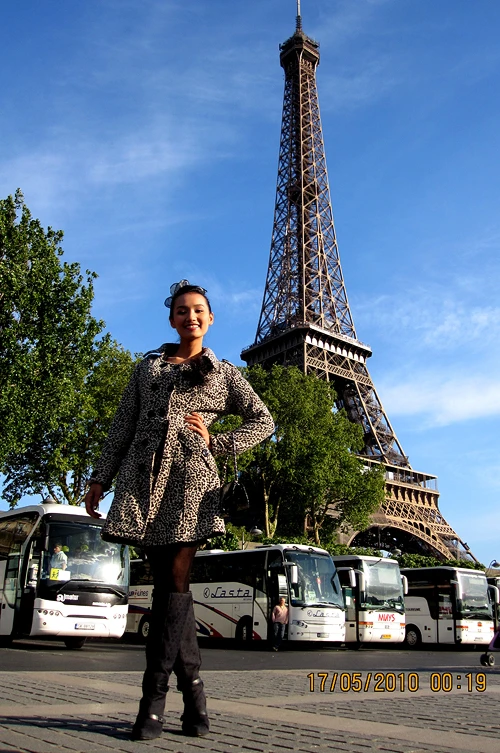 Lã Thanh Huyền duyên dáng ở Pháp ảnh 2