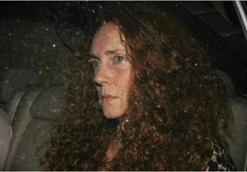 Báo lá cải - dòng đục dòng trong - Kỳ 1: “Vương triều” sụp đổ ảnh 2