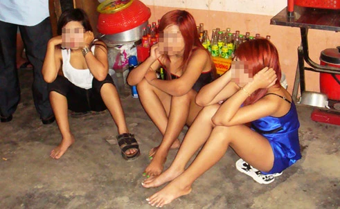 Loạn... “cà phê xuất” trên Tỉnh lộ 10 ảnh 1